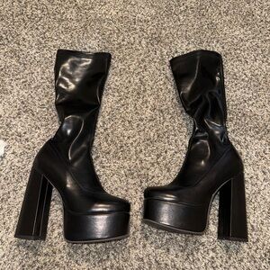 Chic Black Platform Boots